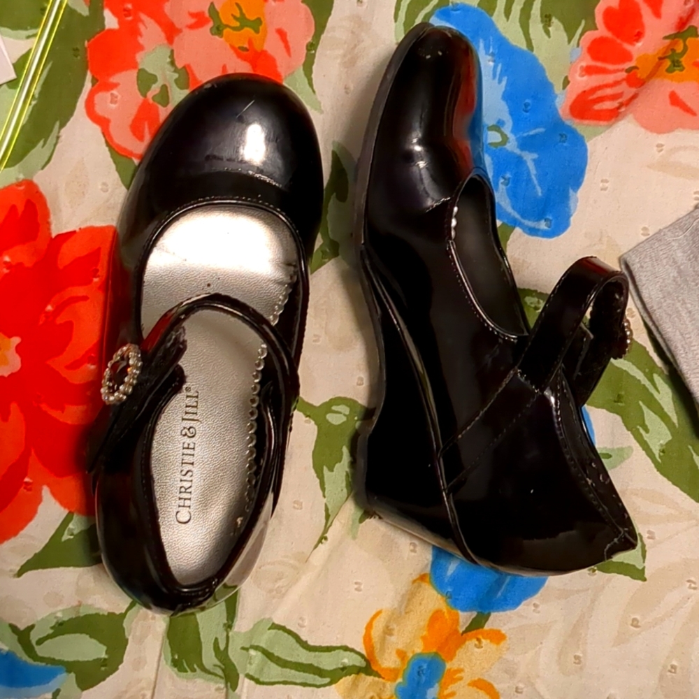 Girls shoes